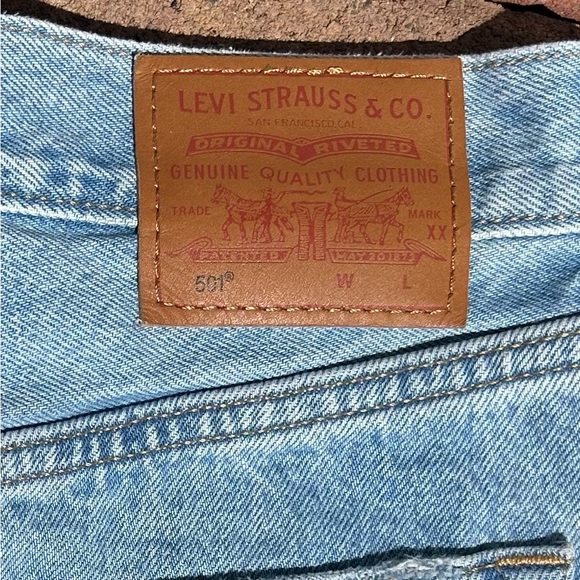 Sz-28-Levi’s 501 button fly distressed denim skirt - Picture 4 of 11